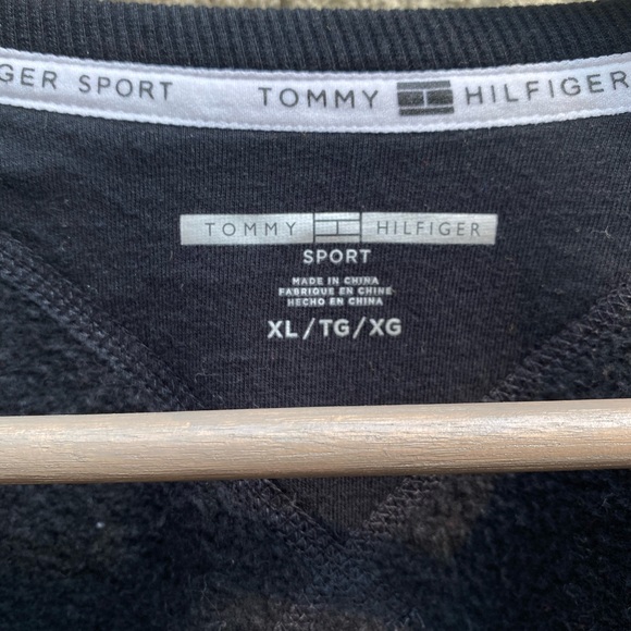 Tommy Hilfiger Crewneck! - Picture 4 of 4
